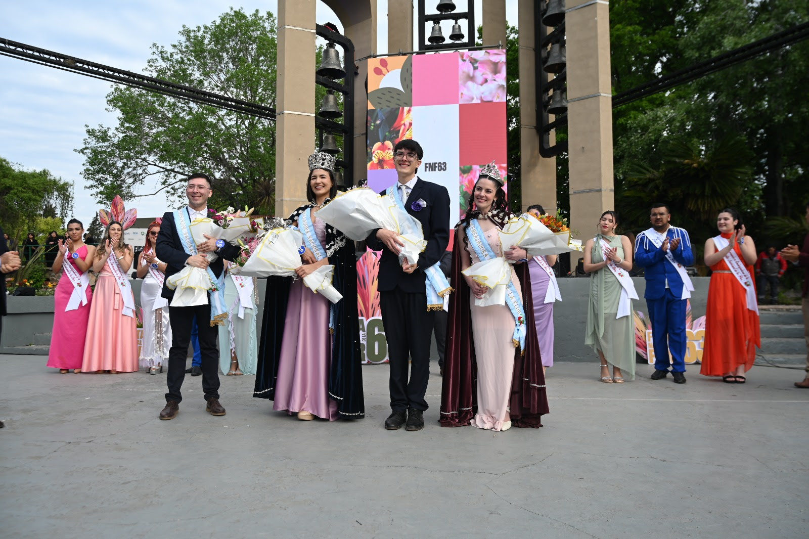NOTICIAS ESCOBAR: LA FIESTA NACIONAL DE LA FLOR ANUNCIO LA CARROZA GANADORA Y  A SUS NUEVOS EMBAJADORES